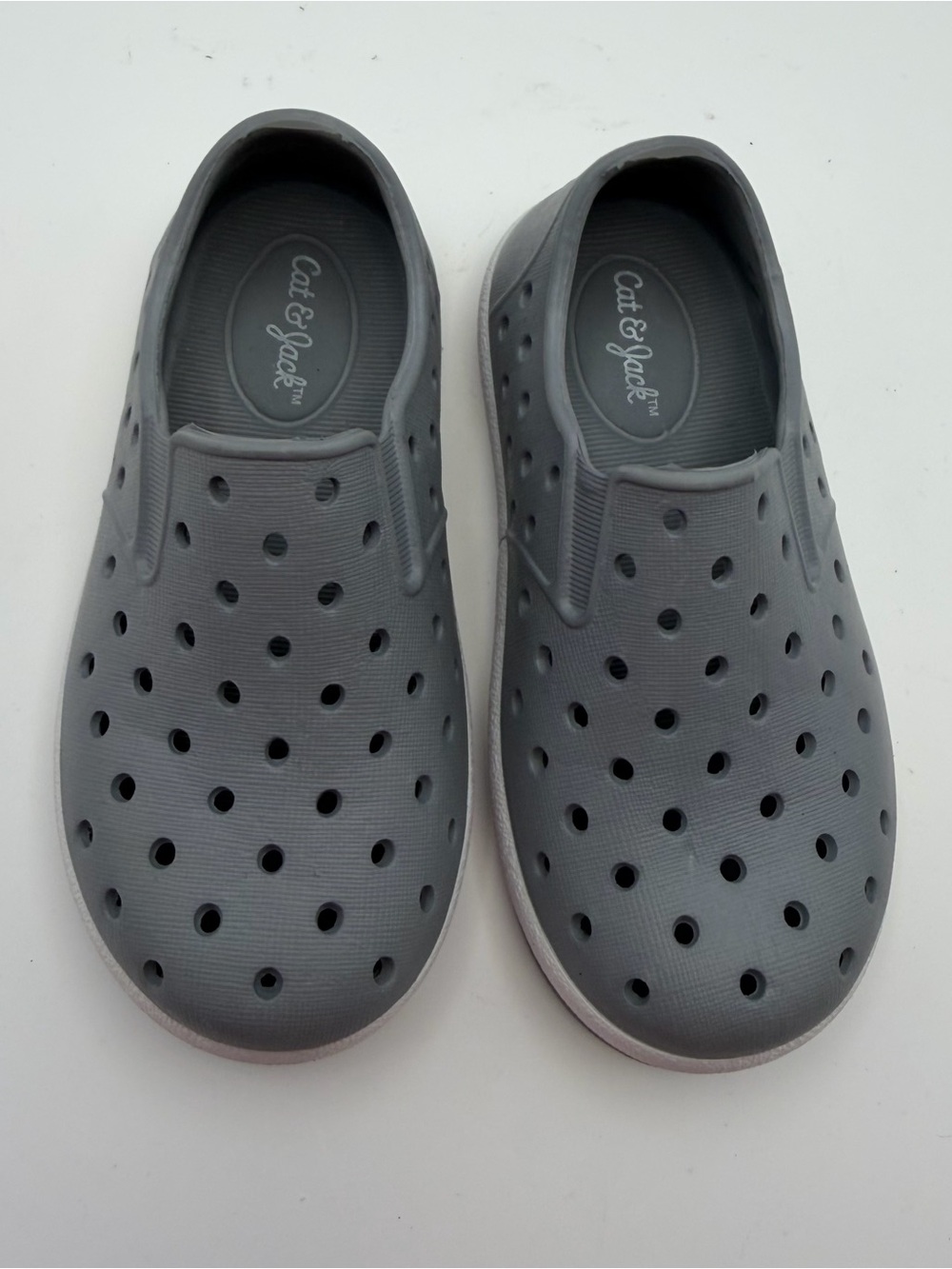 Cat & Jack Kids Gray Slip-On Water Shoes Clogs Perforated Size 6 Outdoor Swim